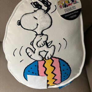 Peanuts Snoopy Plush Easter Pillow NWT 2026 - Snoopy Running on Easter Egg